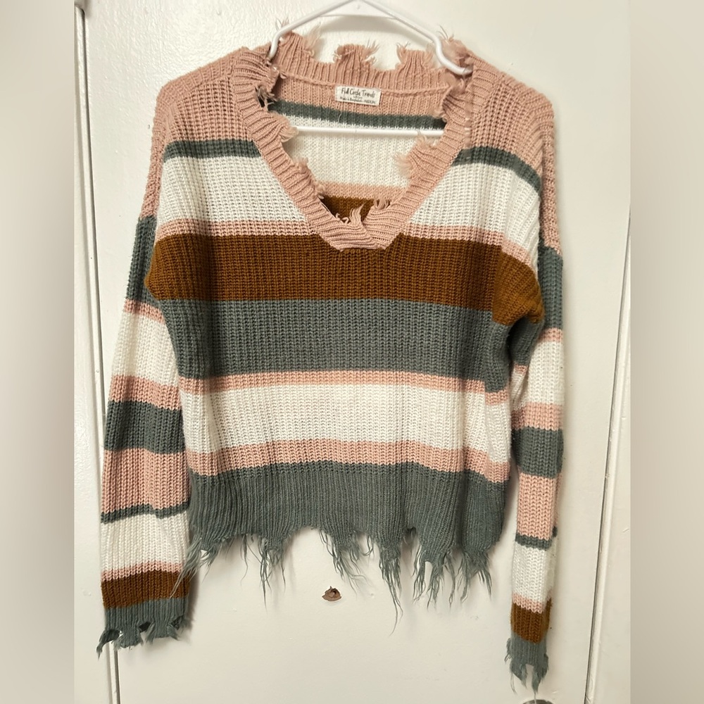 FULL CIRCLE TRENDS  Striped Frayed Hem Sweater ZIZE M